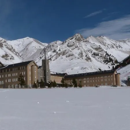 Apartahotel Vall De Núria 3*