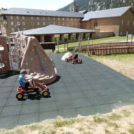 Apartahotel Vall De Núria 3*