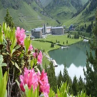 Vall De Núria Apartahotel 3*