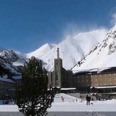 Apartahotel Vall De Núria 3*